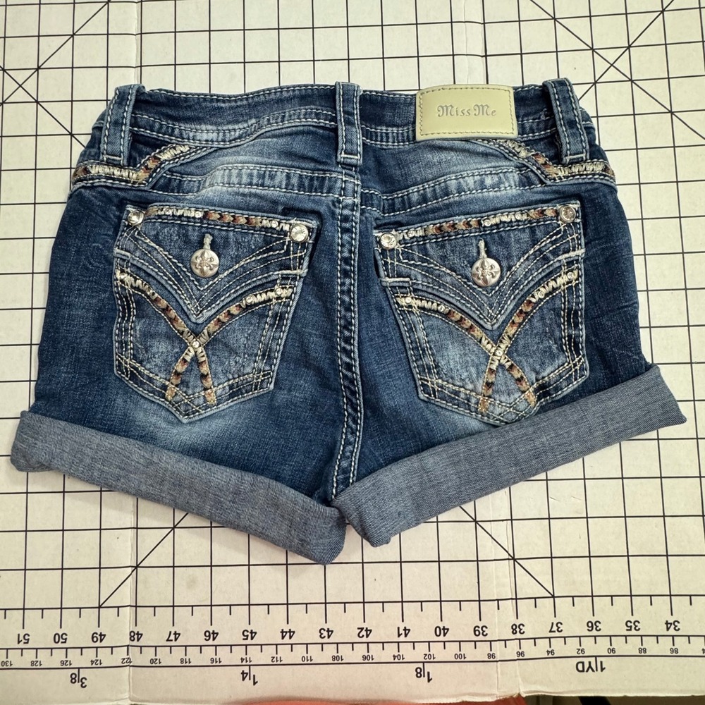Miss Me Women Dark Wash Embroidered Rhinestone Cuffed Denim Shorts Size 26
